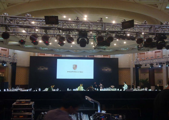 Дисплей заливки формы П2.5 РГБ приведенный ХД крытый для предпосылки этапа, 2 лет гарантии